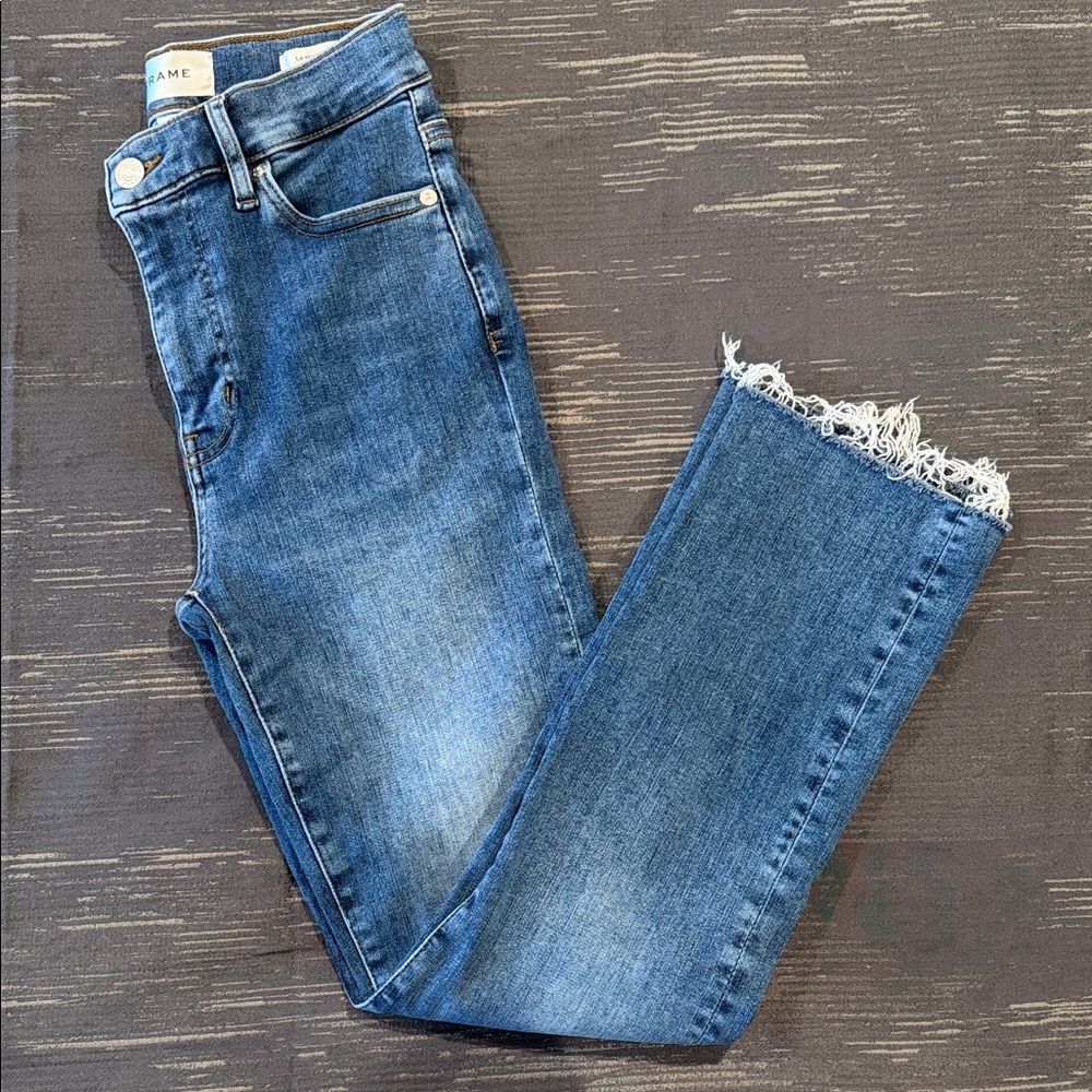 Frame Denim Cropped High-Rise  Le High Straight Jeans in Blue with Frayed Ankles